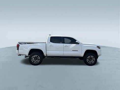 Used 2020 Toyota Tacoma TRD Sport w/ TRD Premium Sport Package AWD/4WD image 9