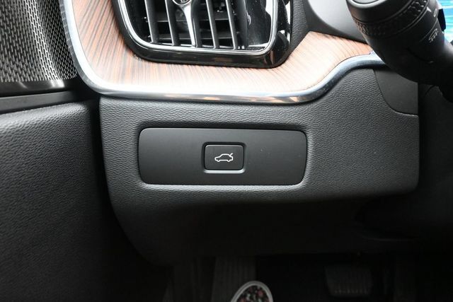 Used 2024 Volvo XC60 B5 Plus w/ Protection Package Premier AWD/4WD image 27