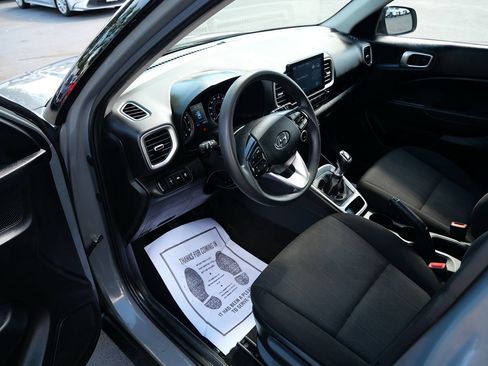 Used 2020 Hyundai Venue SE FWD image 9
