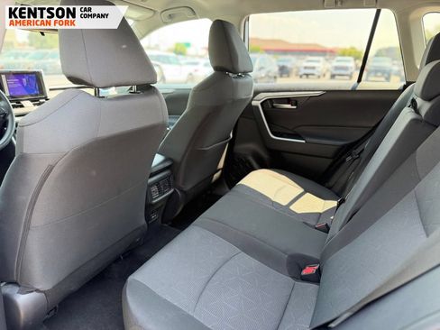 Used 2025 Toyota RAV4 XLE AWD/4WD image 28