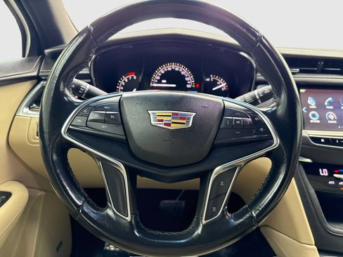 Used 2019 Cadillac XT5 FWD image 19