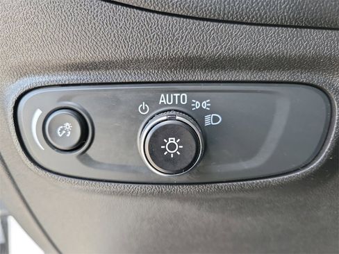 Used 2022 Chevrolet Equinox LT w/ Driver Convenience Package image 21