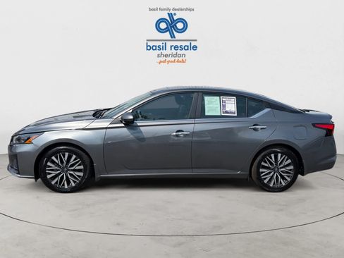 Used 2024 Nissan Altima 2.5 SV w/ SV Premium Package FWD image 3