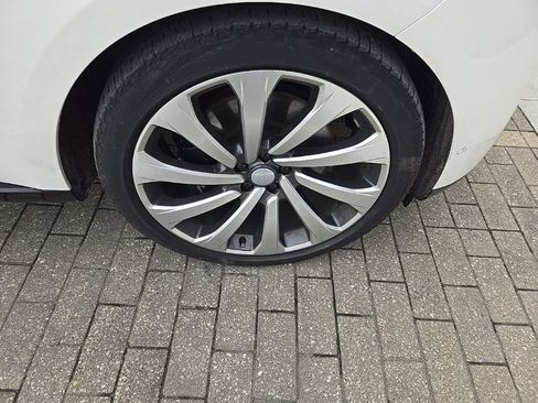 Used 2024 Land Rover Range Rover Long Wheelbase Autobiography image 11