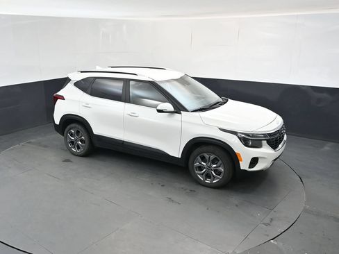 Used 2024 Kia Seltos S AWD/4WD image 33