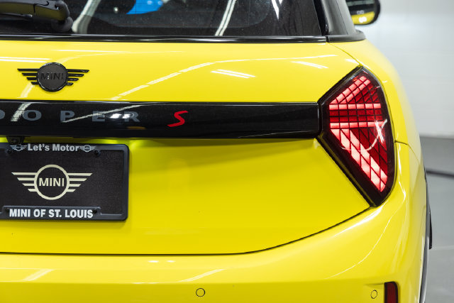 Certified 2025 MINI Cooper S FWD image 8