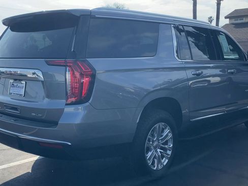 Used 2022 GMC Yukon XL SLT w/ SLT Premium Package image 12