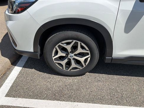 Used 2019 Subaru Forester Premium AWD/4WD image 7