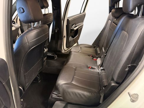 Used 2020 Mercedes-Benz GLB 250 4MATIC image 9