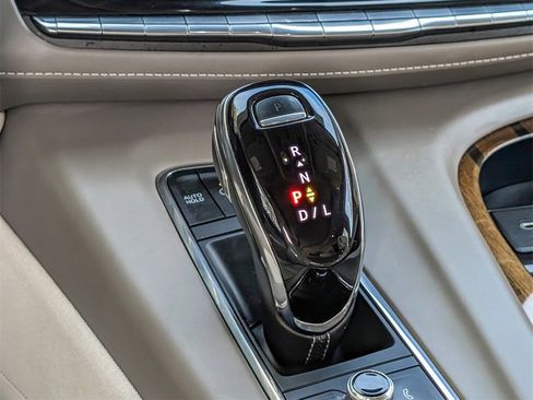 Certified 2022 Cadillac Escalade Premium Luxury Platinum image 30