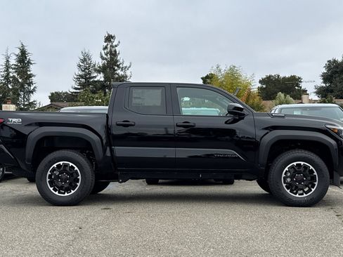 New 2025 Toyota Tacoma TRD Off-Road image 9