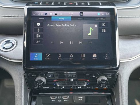Used 2024 Jeep Grand Cherokee Limited 4xe AWD/4WD image 31