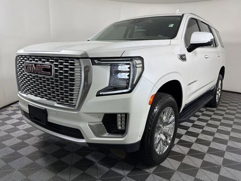 Used 2023 GMC Yukon Denali w/ Advanced Technology Package image 3