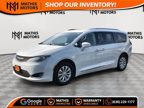 Used 2019 Chrysler Pacifica Touring-L FWD image 1