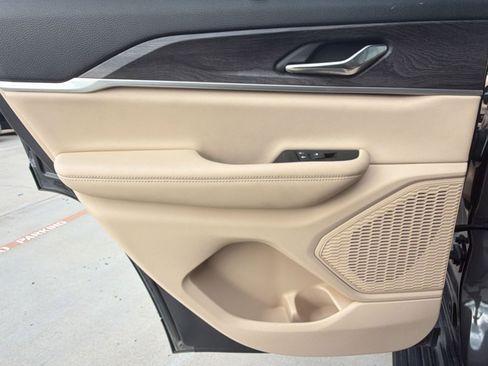 Used 2024 Jeep Grand Cherokee Limited w/ Luxury Tech Group II image 19