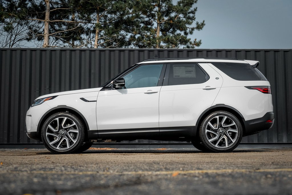 Used 2025 Land Rover Discovery S AWD/4WD image 3