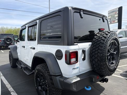 Used 2023 Jeep Wrangler Unlimited w/ Cold Weather Group AWD/4WD image 5