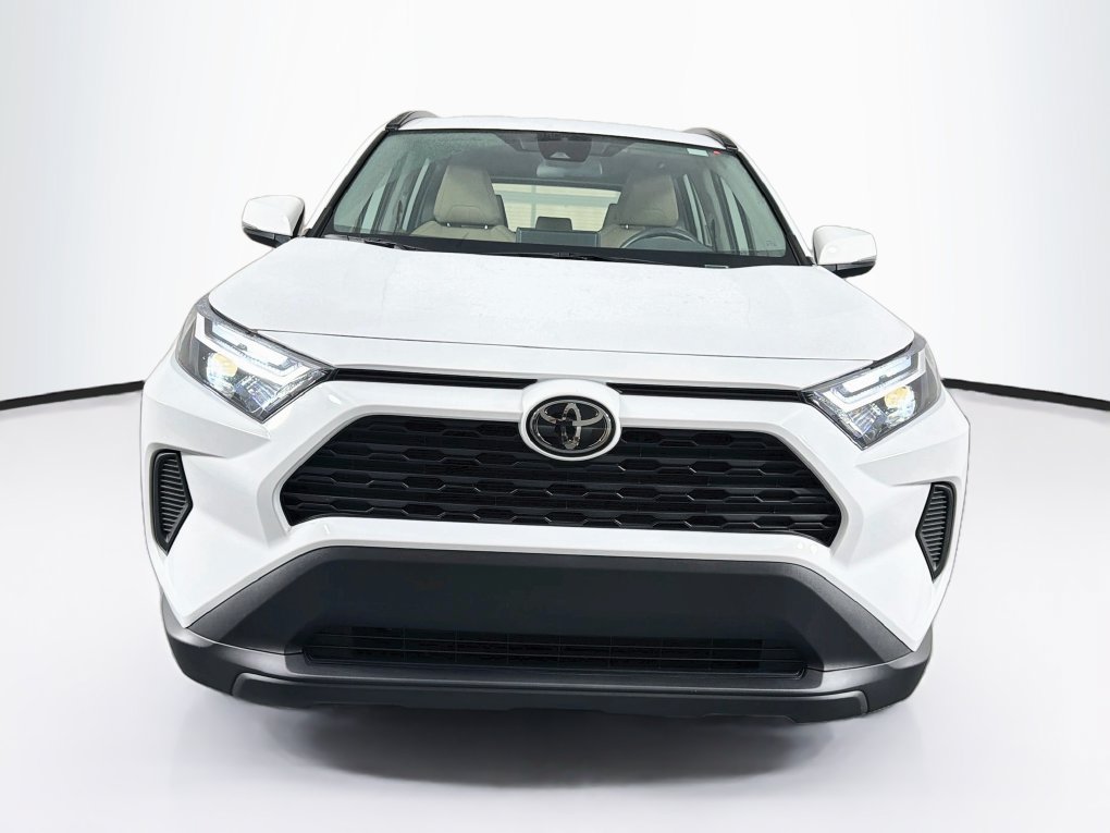 Used 2025 Toyota RAV4 XLE AWD/4WD image 2