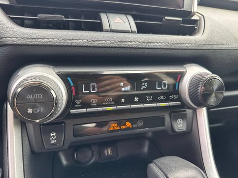 Used 2024 Toyota RAV4 XLE FWD image 25