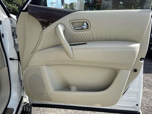 Used 2017 INFINITI QX80 2WD w/ Driver Assistance Package image 16