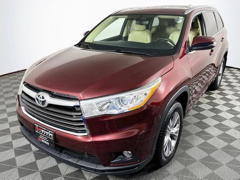 Used 2014 Toyota Highlander XLE AWD/4WD image 3