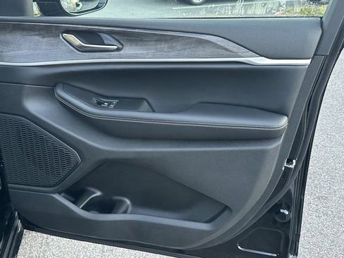 New 2025 Jeep Grand Cherokee Limited image 16