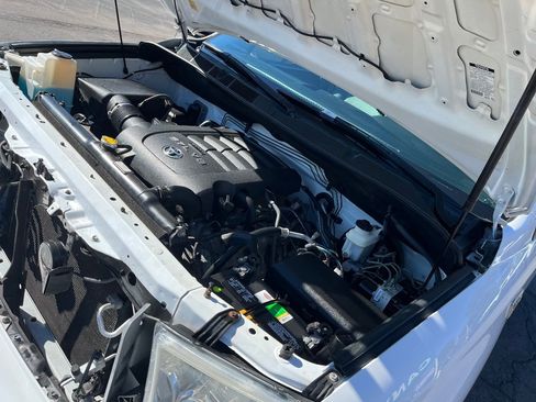 Used 2011 Toyota Tundra 4x4 CrewMax image 38