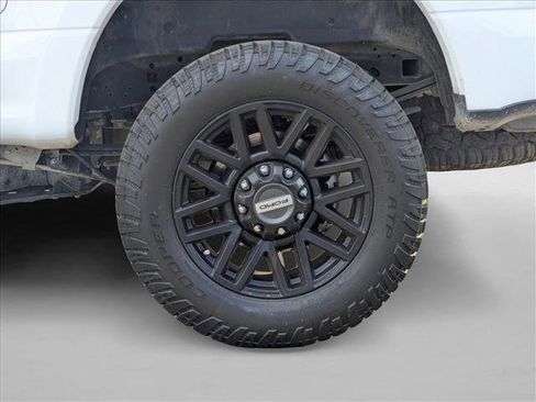 Used 2022 Ford F250 XLT w/ Black Appearance Package image 23