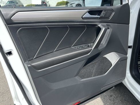 Certified 2023 Volkswagen Tiguan SE R-Line image 6
