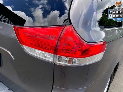 Used 2014 Toyota Sienna LE FWD image 26