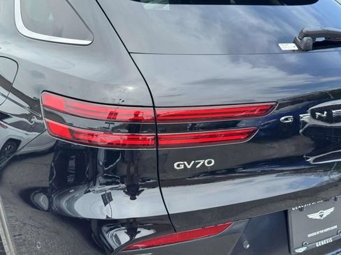 Certified 2026 Genesis GV70 2.5T Advanced AWD/4WD image 9