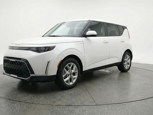 Used 2025 Kia Soul LX w/ LX Technology Package image 3
