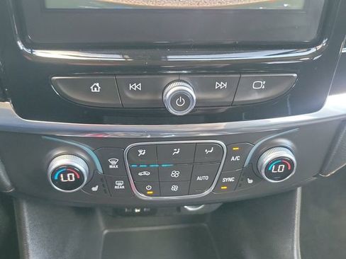 Used 2018 Chevrolet Traverse LT FWD image 27