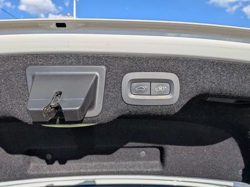 Used 2018 Volvo S90 T8 Inscription w/ Convenience Package AWD/4WD image 39
