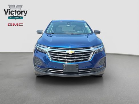 Used 2022 Chevrolet Equinox LS AWD/4WD image 2