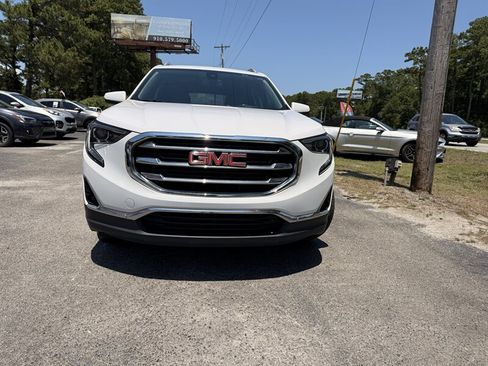 Used 2021 GMC Terrain SLT FWD image 2