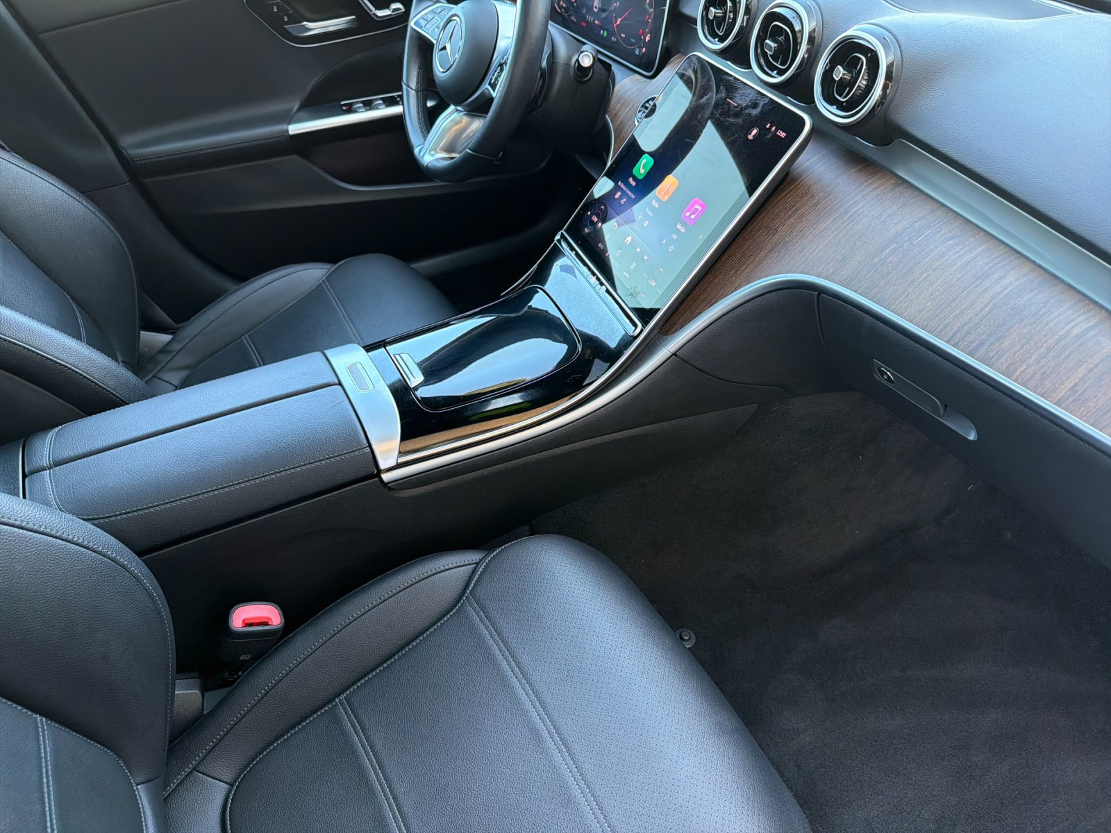 Used 2025 Mercedes-Benz C 300 Sedan image 16