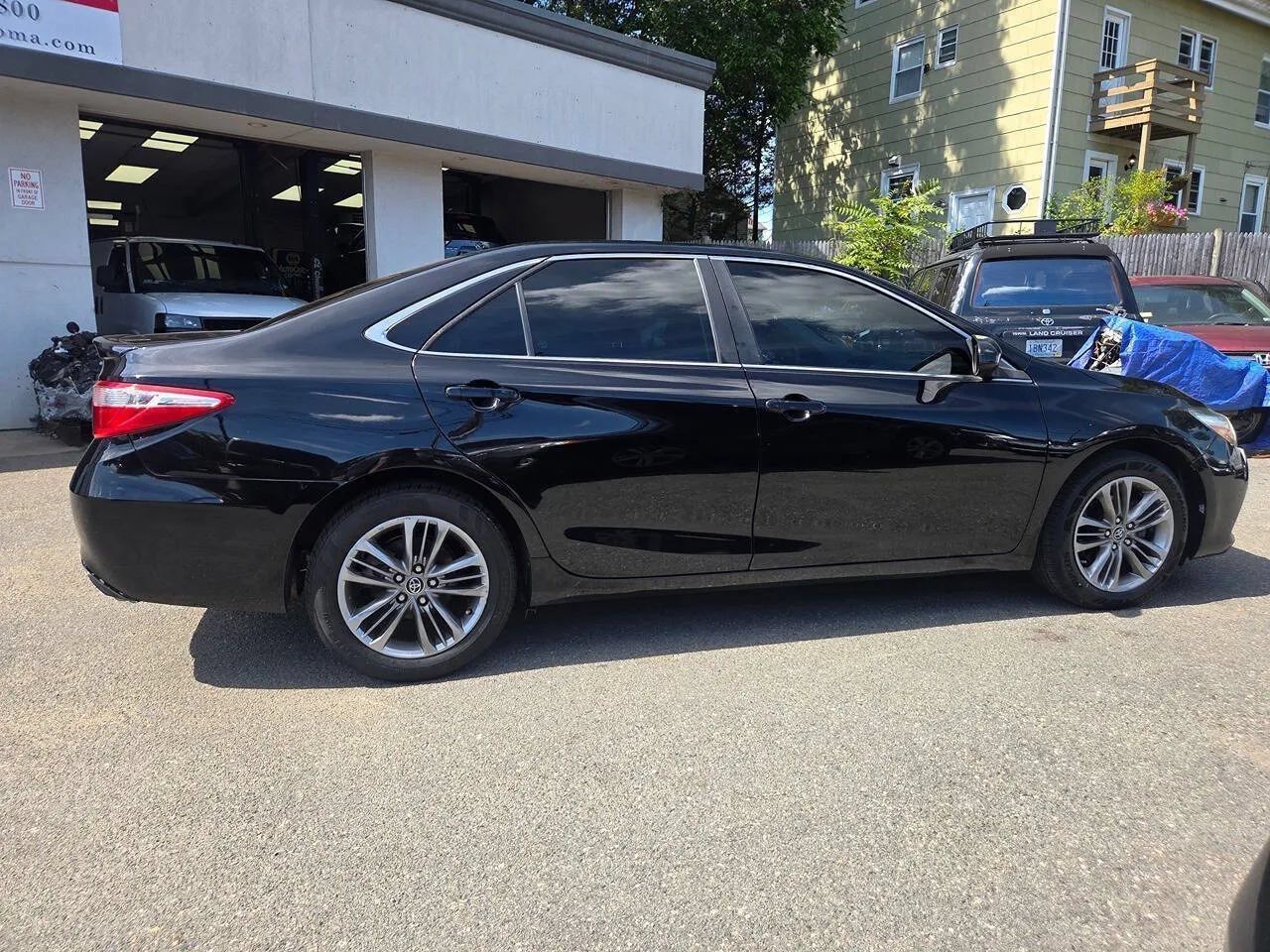 Used 2015 Toyota Camry SE FWD image 17