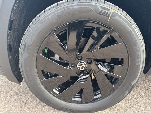 New 2026 Volkswagen Atlas SE image 9