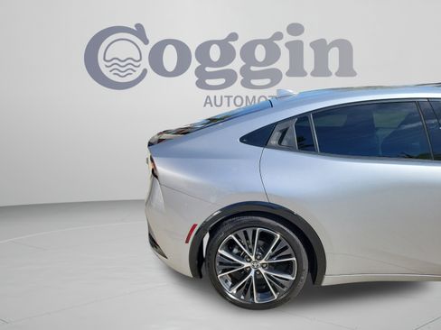 Used 2023 Toyota Prius XLE FWD image 30