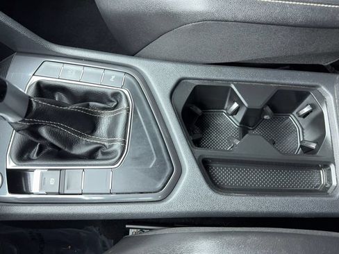 Used 2022 Volkswagen Tiguan SE R-Line FWD image 33