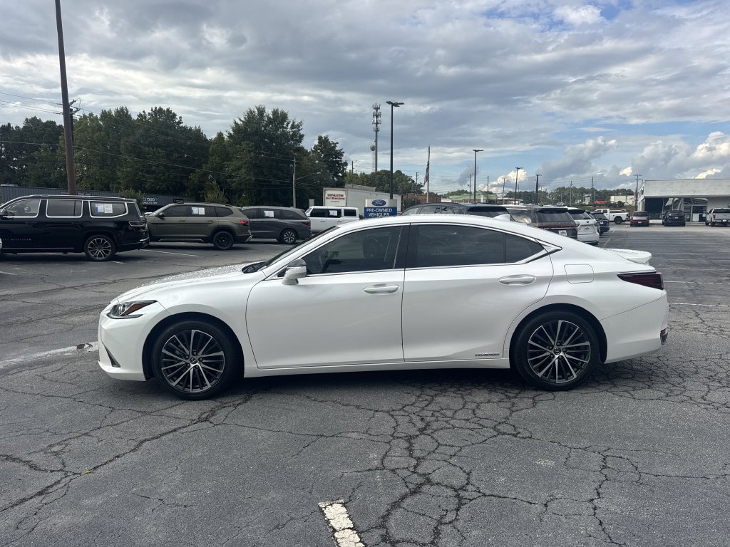 Used 2022 Lexus ES 300h w/ Premium Package FWD image 4