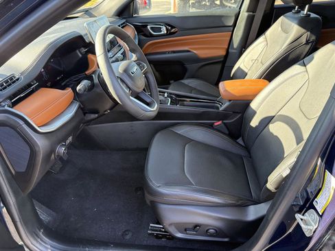 Used 2024 Jeep Compass Limited w/ Elite Group image 4