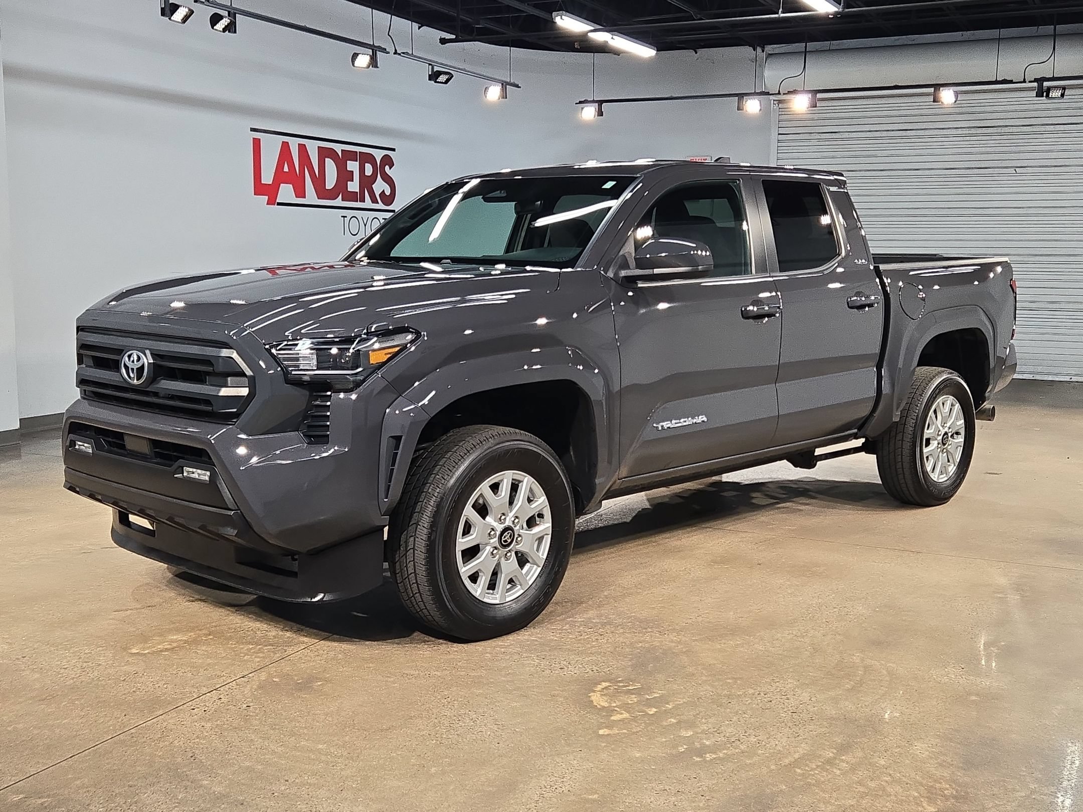 Certified 2025 Toyota Tacoma SR5 AWD/4WD image 3