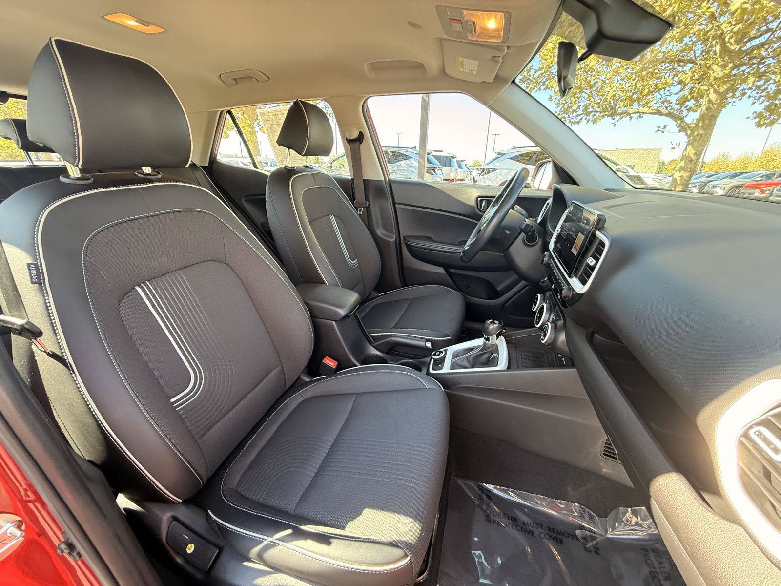 Used 2024 Hyundai Venue Limited FWD image 17