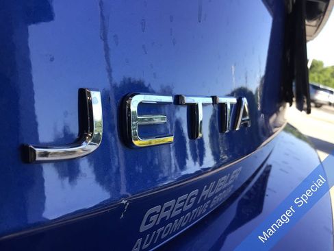 Used 2024 Volkswagen Jetta SE FWD image 15