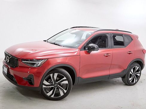 Certified 2023 Volvo XC40 B5 Plus w/ Driver Assist Package image 3