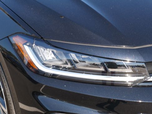 Used 2025 Volkswagen Jetta SEL FWD image 16