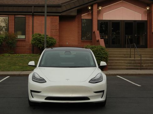 Used 2022 Tesla Model 3 Long Range AWD/4WD image 2