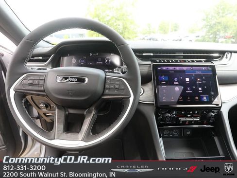 New 2025 Jeep Grand Cherokee L Limited w/ Luxury Tech Group II image 11